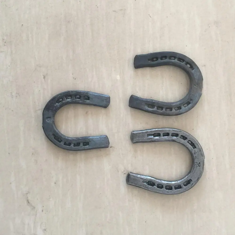 
New Design OEM Wholesale Forged Cast Iron Horse Racing Shoes Horseshoe in Bulk 