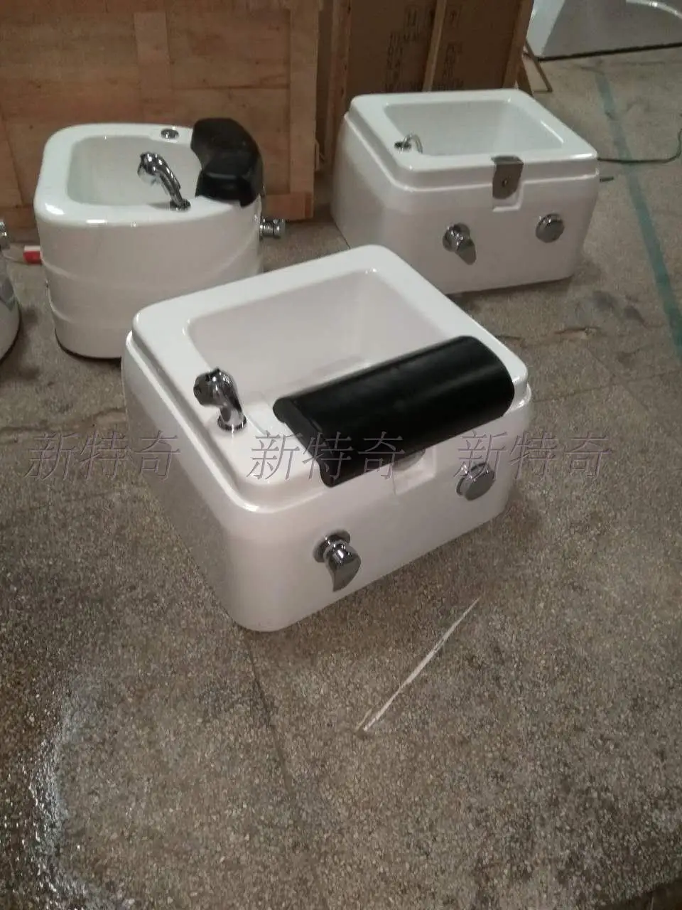 Guangzhou Pedicure Chair Faucet with Ceramic Pedicure Sink with Jets for pedicure chair