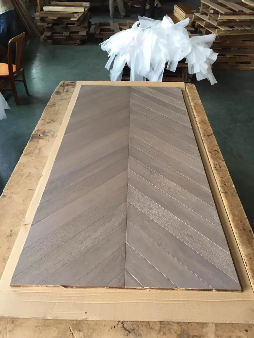 Popular Hardwood Chevron Engineered Wood Flooring