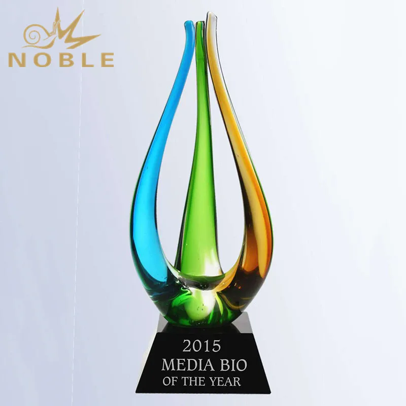 Новый дизайн, Лидер продаж, персонализированный цветной выдувной вручную стеклянный трофей