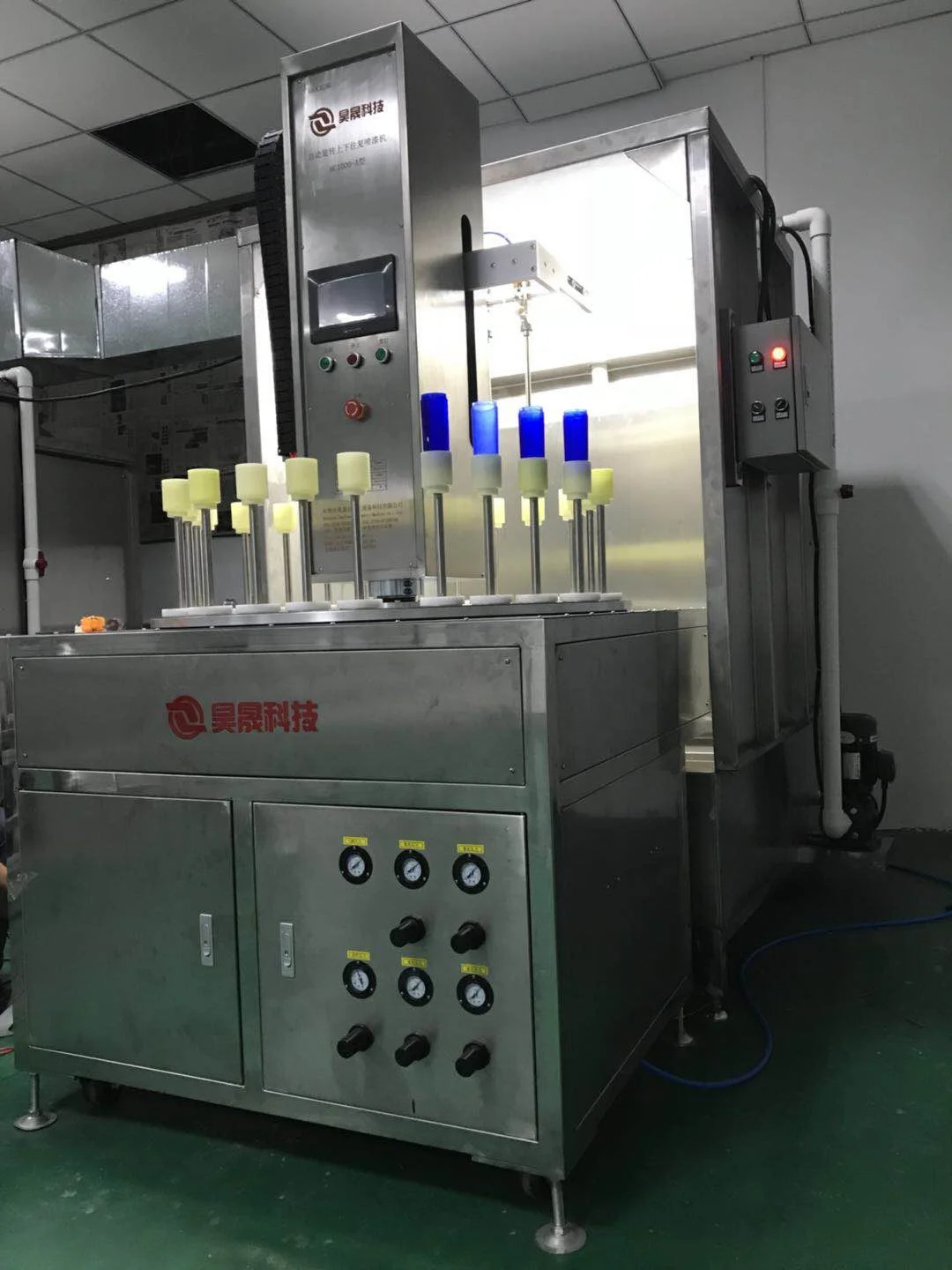Self-developed automatic spray painting equipment for glass, plastic and hardware