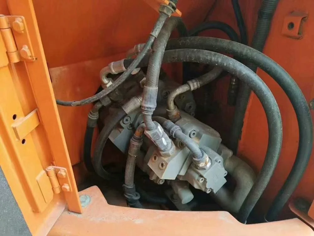 Б/у экскаватор Hitachii ZX75US б/у экскаваторы Hitachi ZX70 ZX75 7