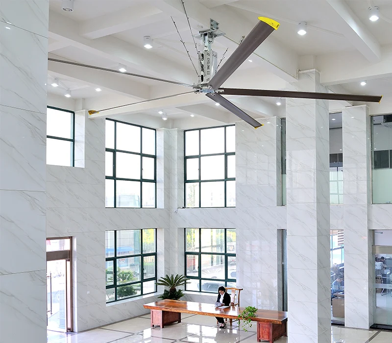 Большой промышленный потолочный вентилятор HVLS