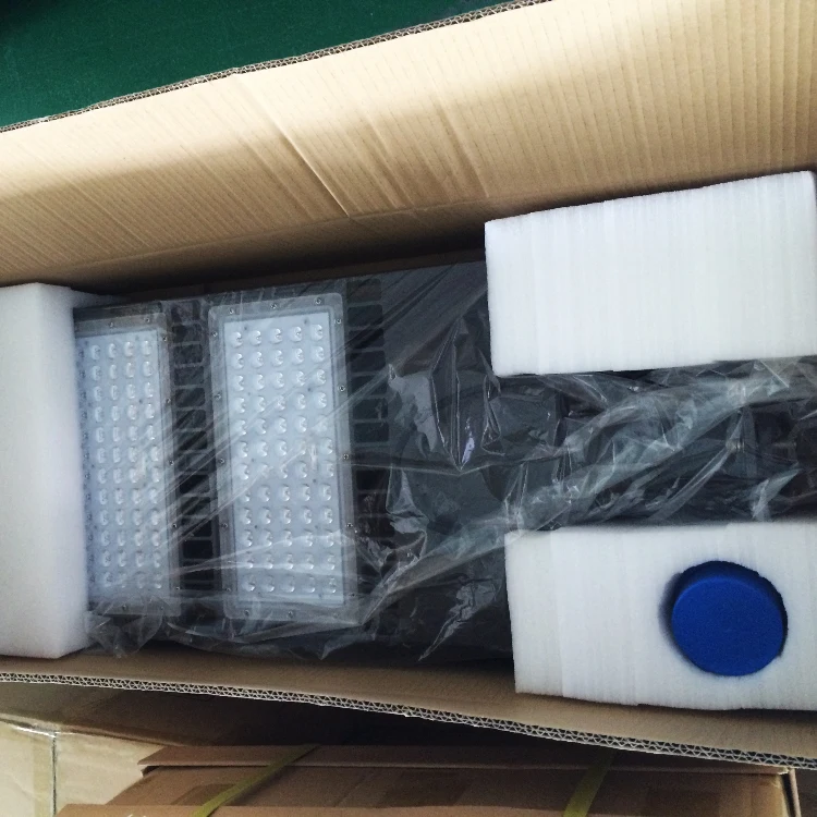 High Quality Commercial Arm Mount LED Area Light Fixture with Motion Sensor