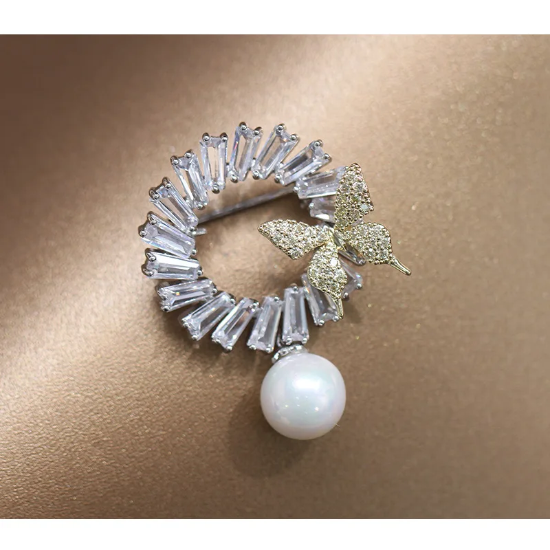 
Elegant Women Zircon Round Copper Brooch With Butterfly Pearl pendant 