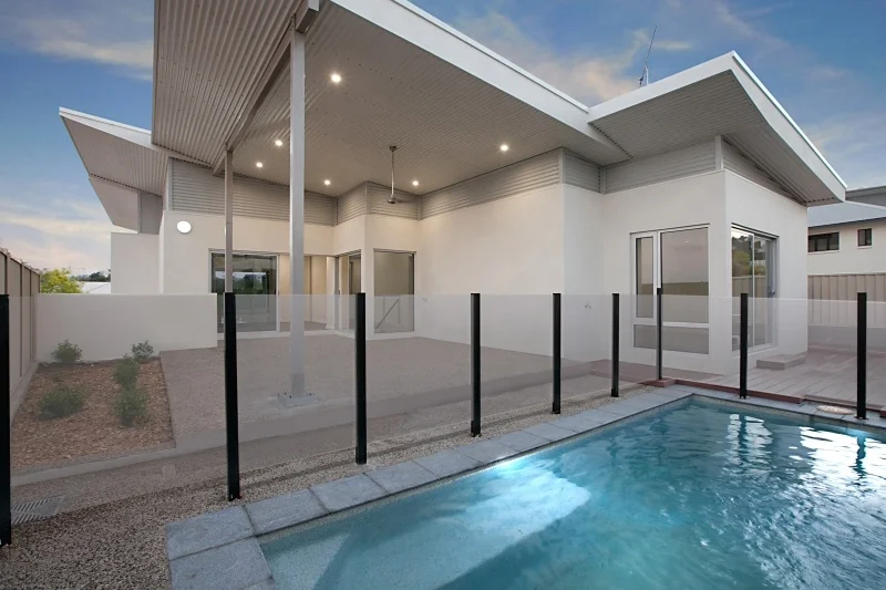 Europe High Quality Pre-Engineered Long Life Time Cyclone Proof Light Steel Structure Cement Board Villa House