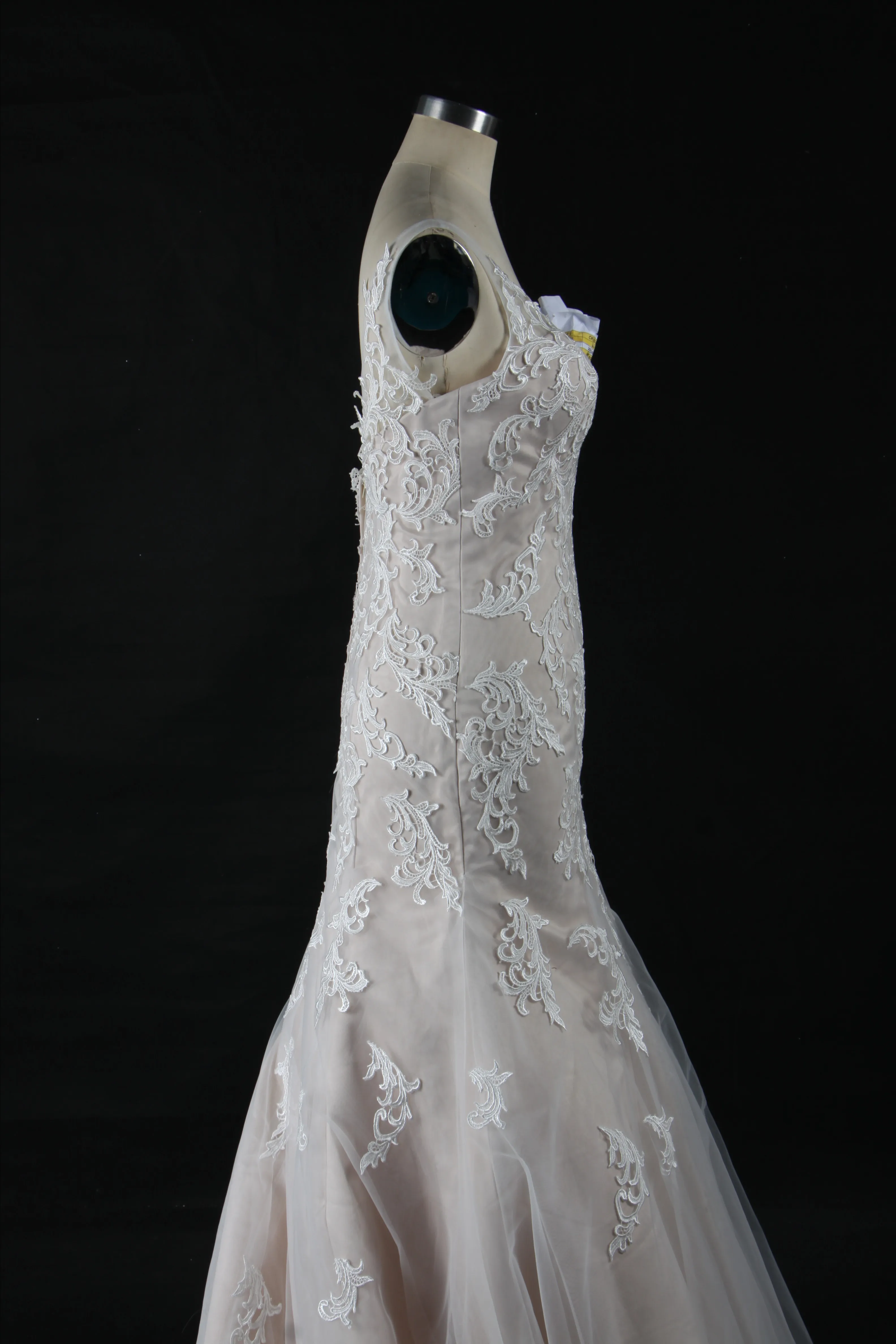 
2019 China Factory Made Strapless Lace Appliqued Tulle Wedding Dress 