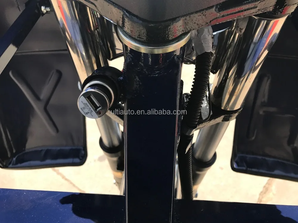 Electric tricycle for cargo transport