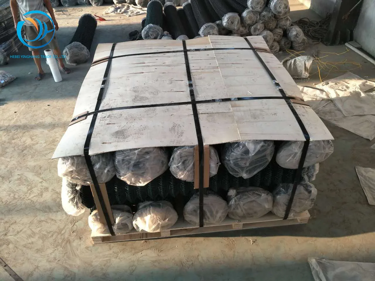 China galvanized used diamond 6 ft black chain link fence price cyclone fence for farm