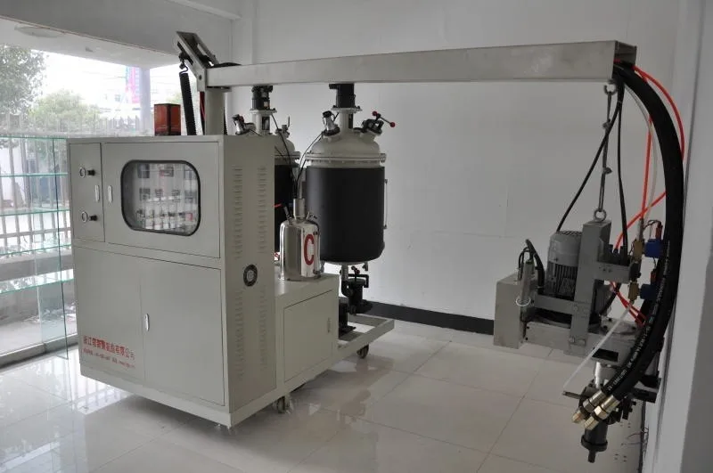 low pressure pu foaming for making soles