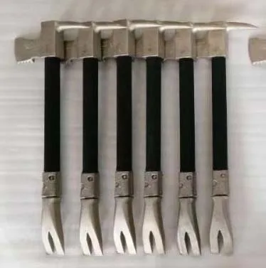 Manual forcible pry axe hooligan bar