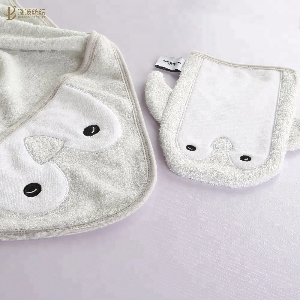 
Customized Size 85 x 85 cm 100% Bamboo Animal Design Penguin Baby Hooded Towel Bath Towel 