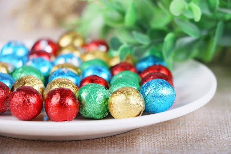 
Ball shape center filled white chocolate candies 