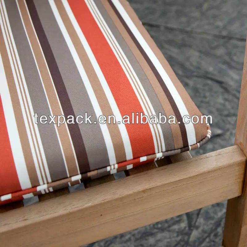 Уличная подушка для сиденья с окантовкой на скамейке