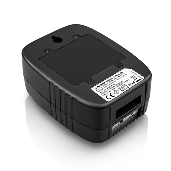 
Outdoor multifunctional new battery powered ultrasonic repellent cat dog 