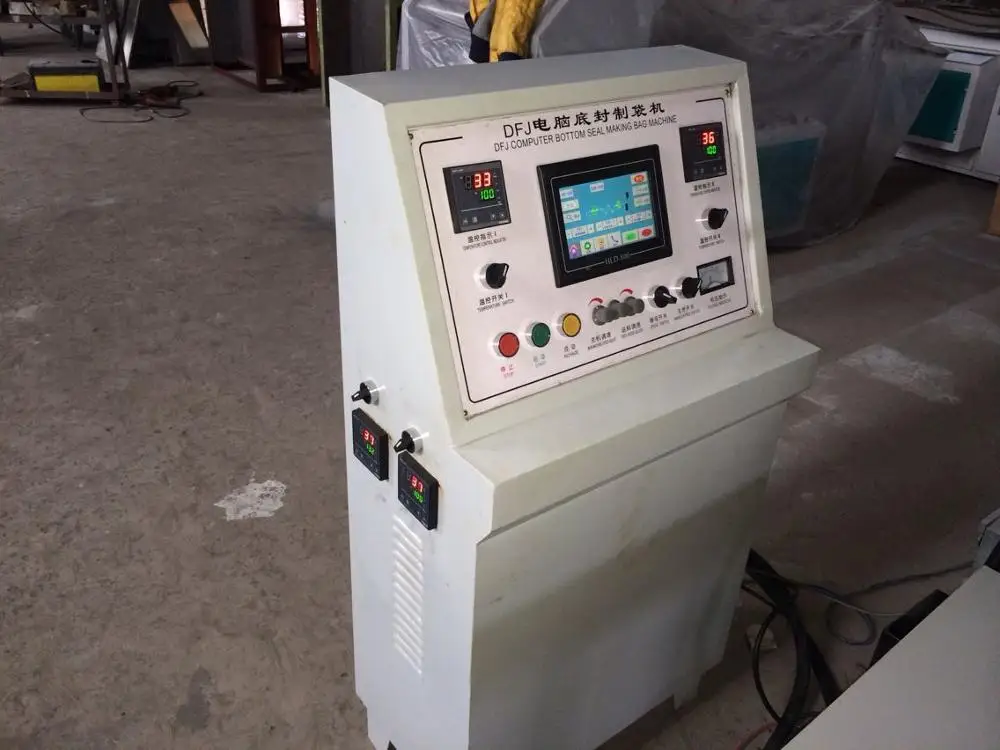 China simpler type three side seal pouch vacuum bag making machine