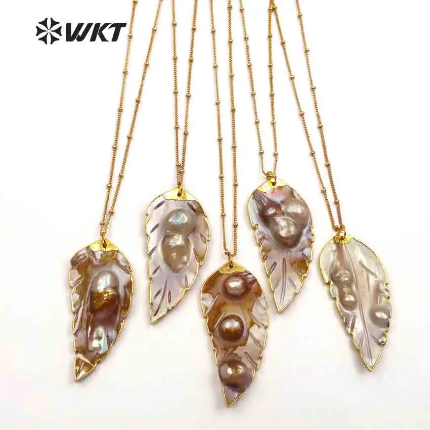 WT-JN054 Wholesale Random Size Pearls Pendant Dainty Crave With Gold Bezel For Necklace Leaf Shape Natural Sea Shell Necklace