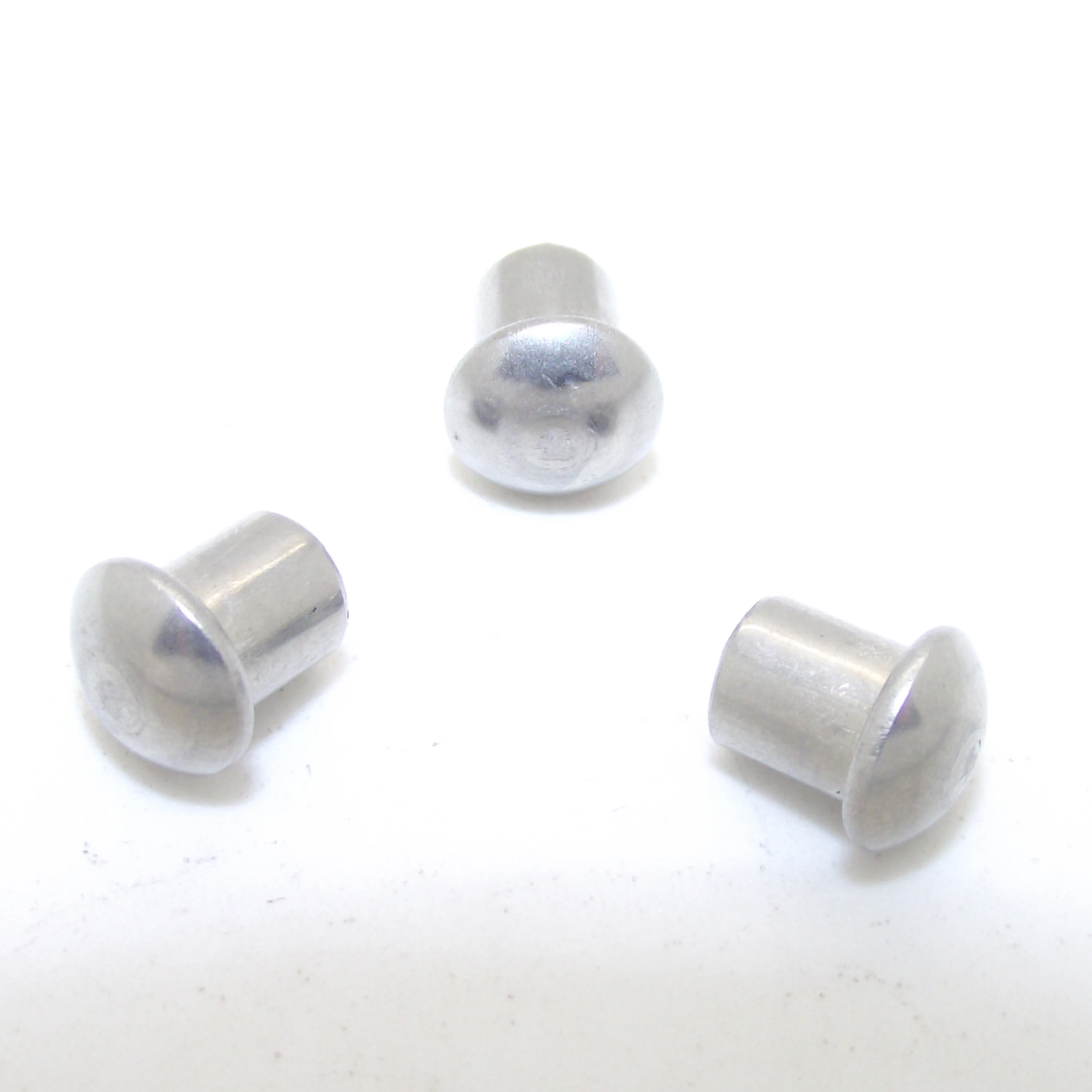 Round head solid rivet