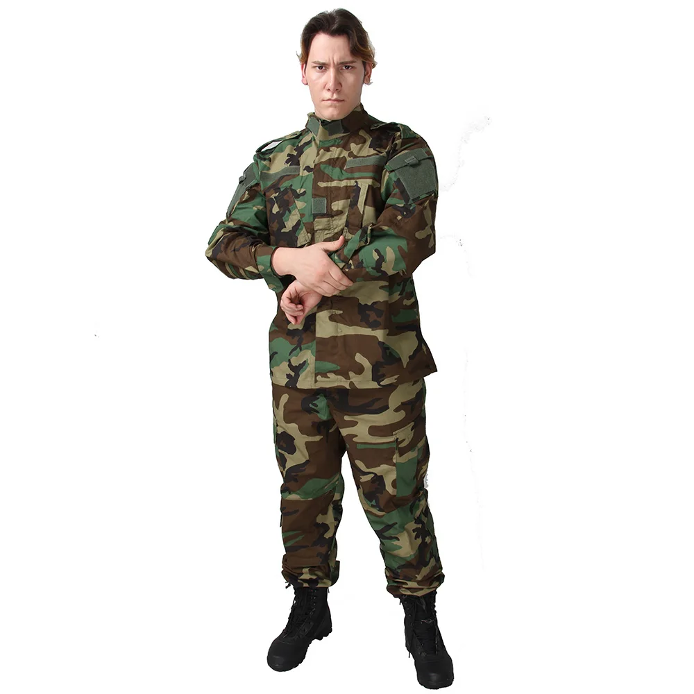 Производители поставляют мужскую камуфляжную форму в американском стиле