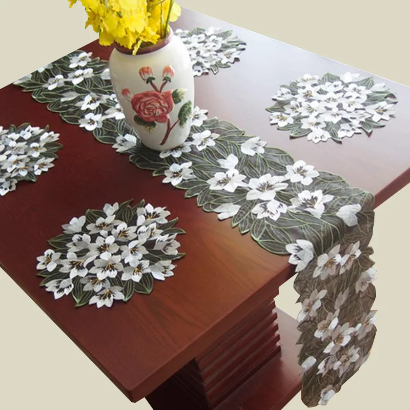 Праздничные рождественские свечи, дизайнерская скатерть с вышивкой и скатерть