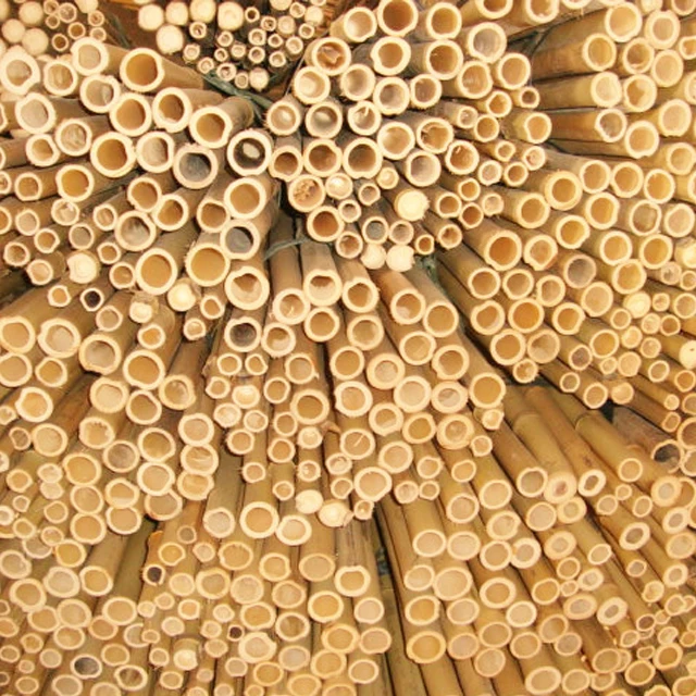 The factory supplies various bamboo poles in bulk