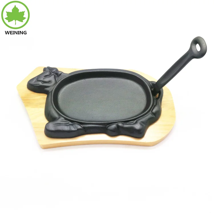 Round sizzling plate cow shape cast iron restaurant steak sizzling plate with wooden base