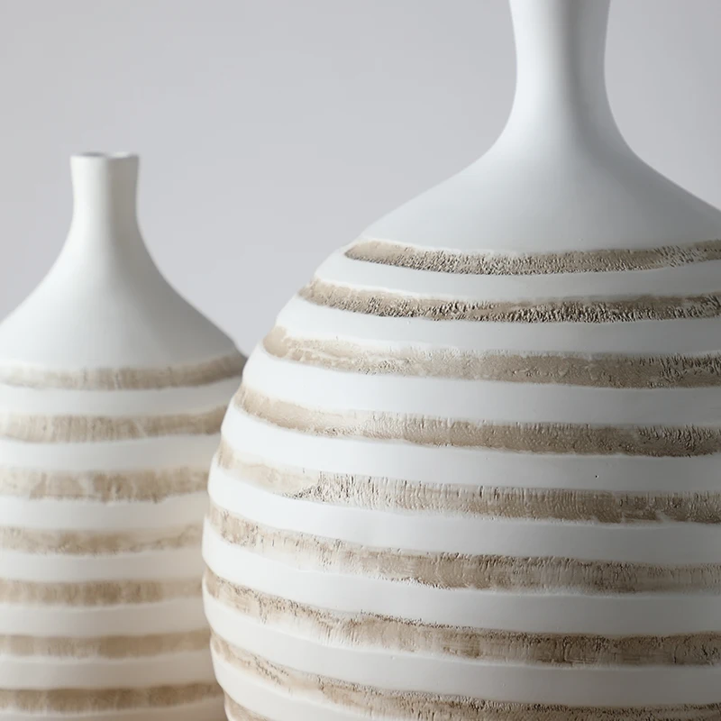 Wholesale modern line carved Ball shape matt small resin vase