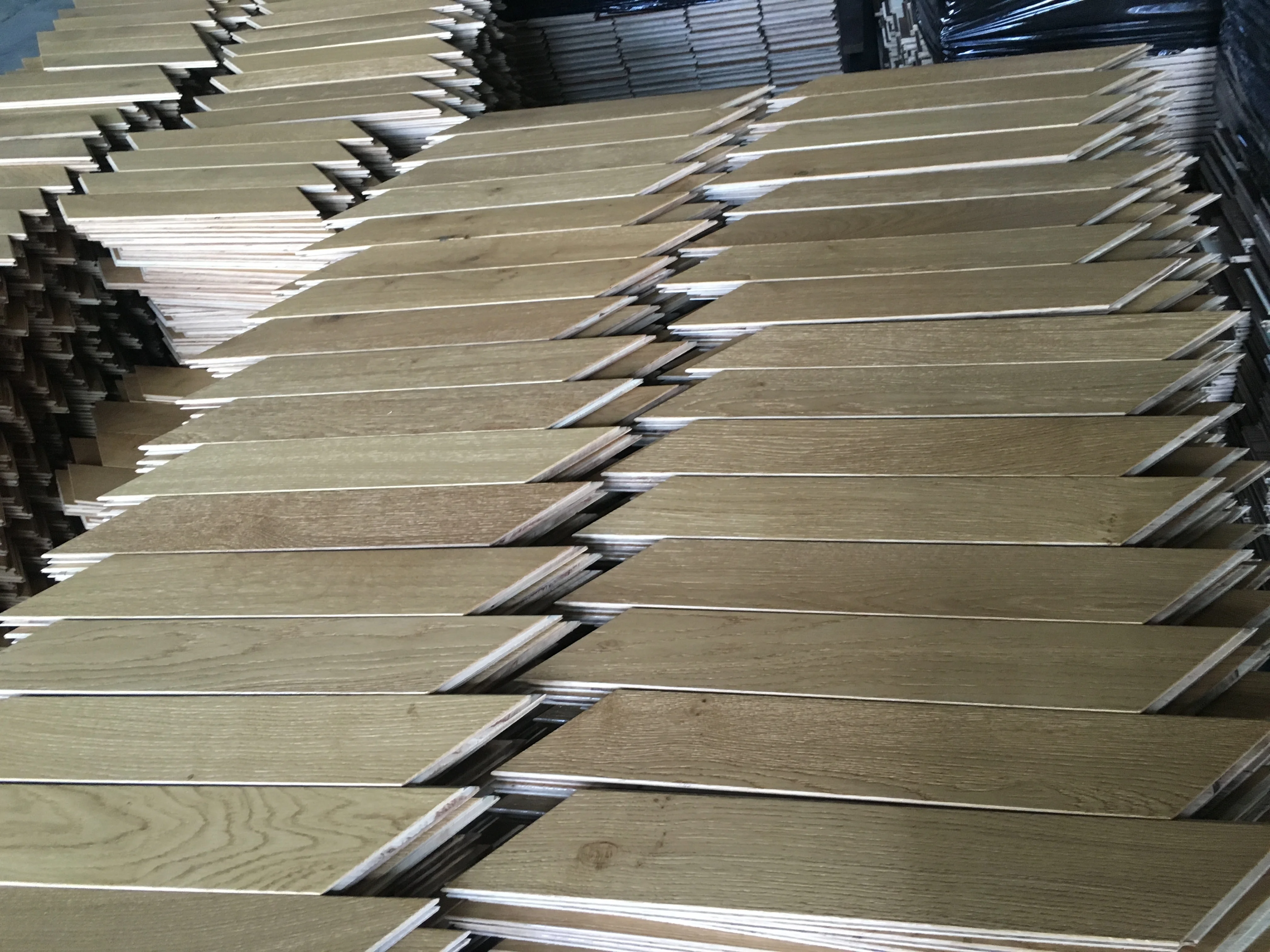Chevron Parquet Engineered Wood Flooring Interlocking For Sale