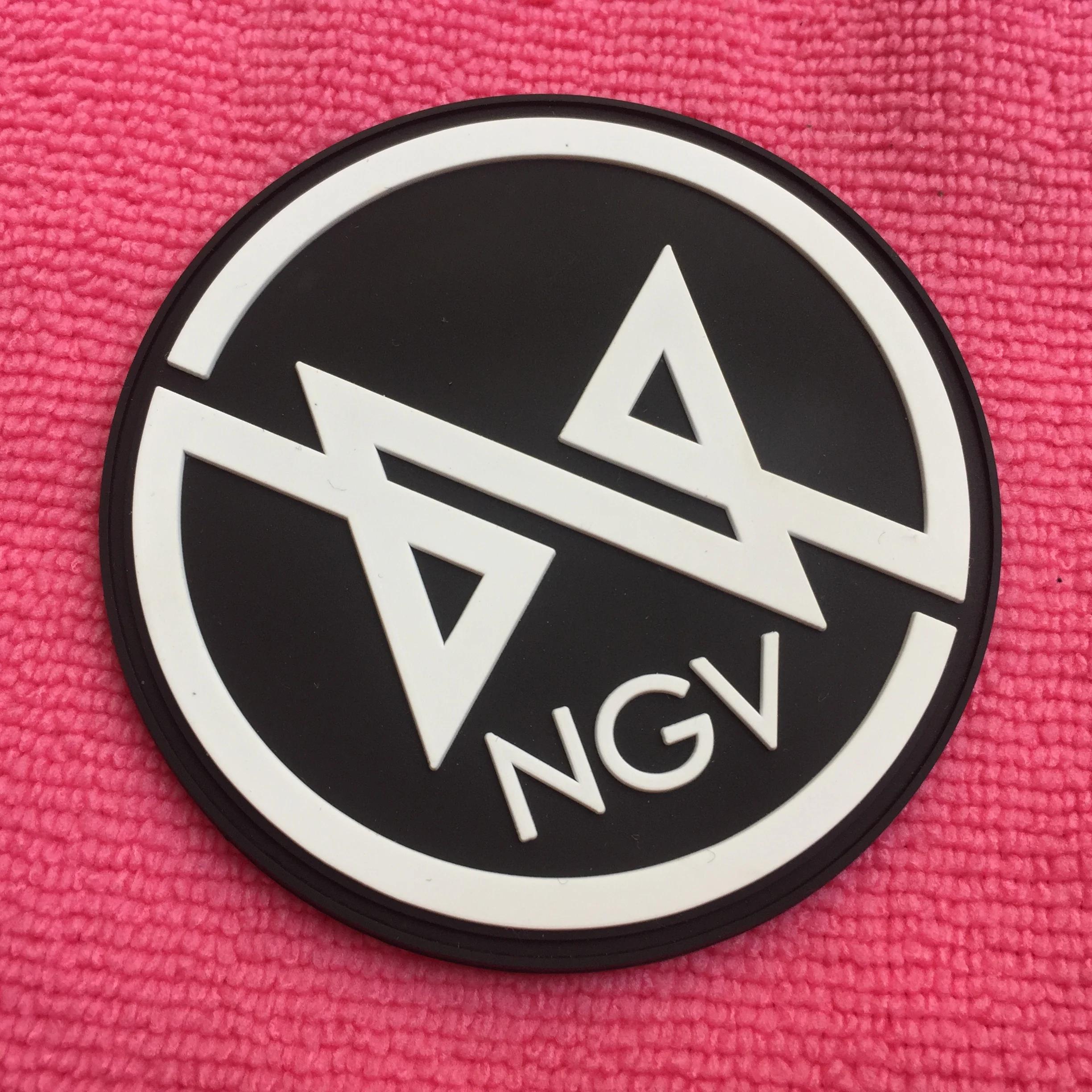 Ellipse silicone rubber label for bags,embossed logo PVC label for garments