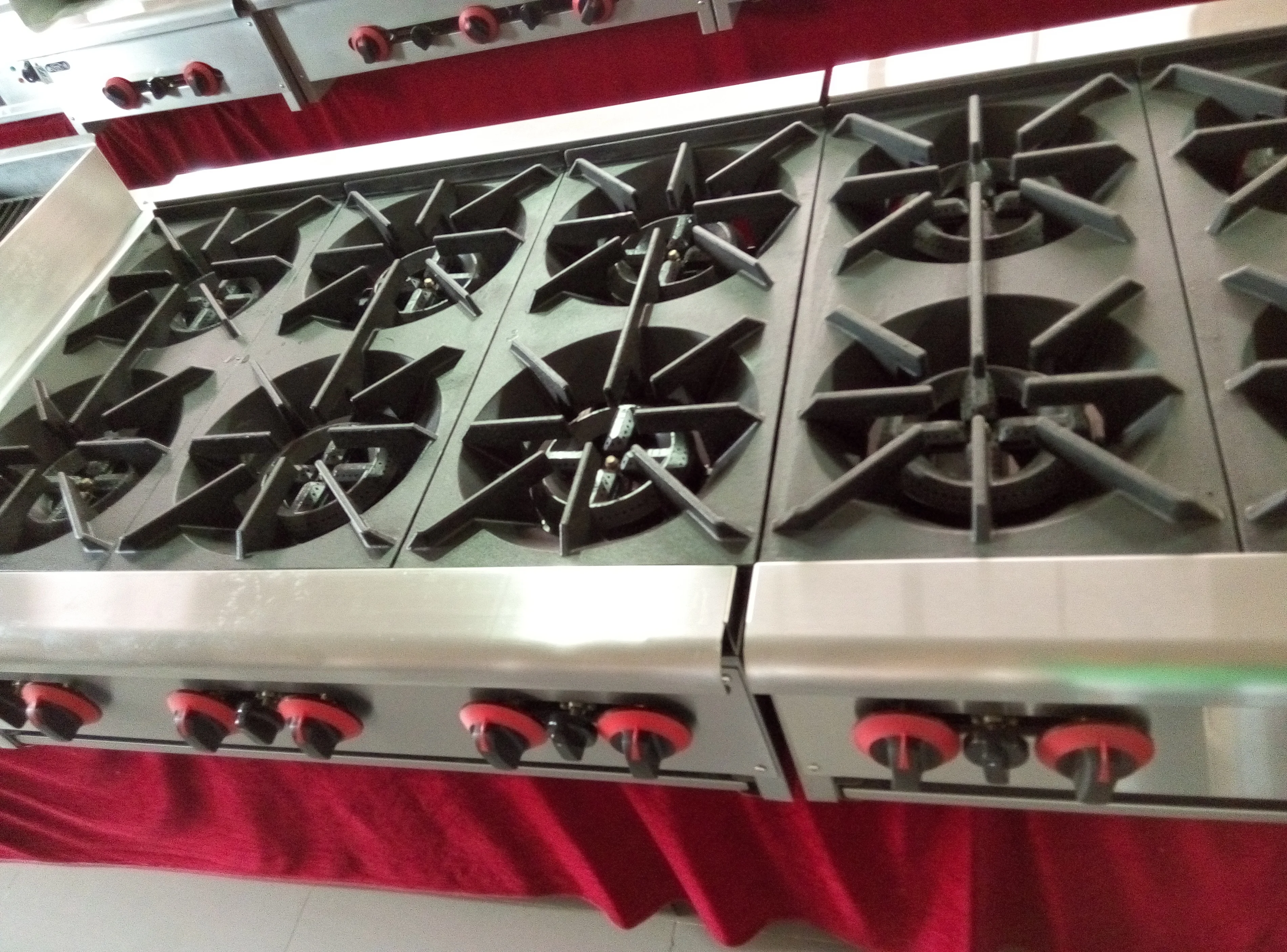 Популярная газовая плита для ресторана с 6 горелками из чугуна