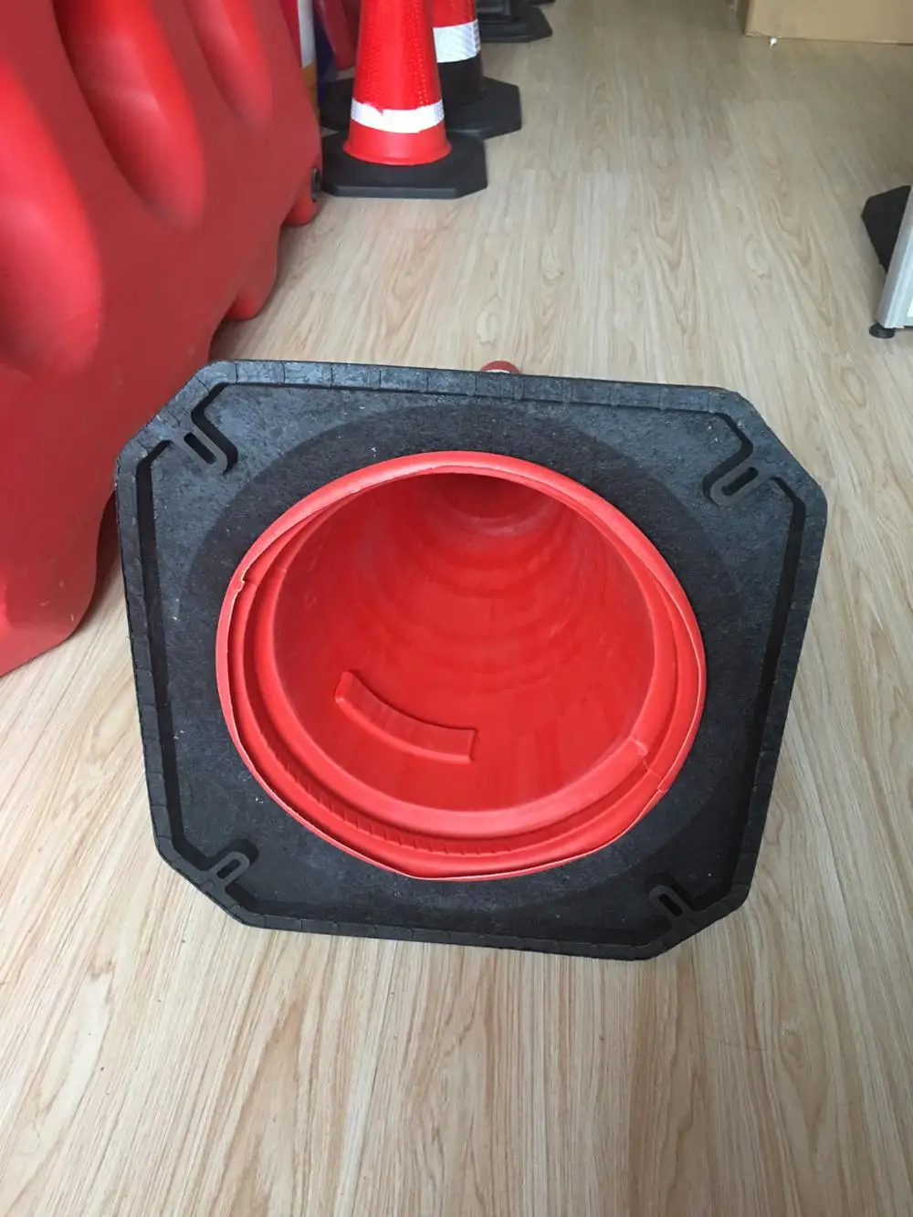 high quality PE traffic cone hot sale 750 1000 reflective traffic cone with reflective tape used on the crossing of road ways