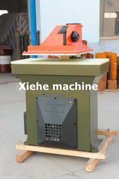Hydraulic swing arm flip flops cutting machine