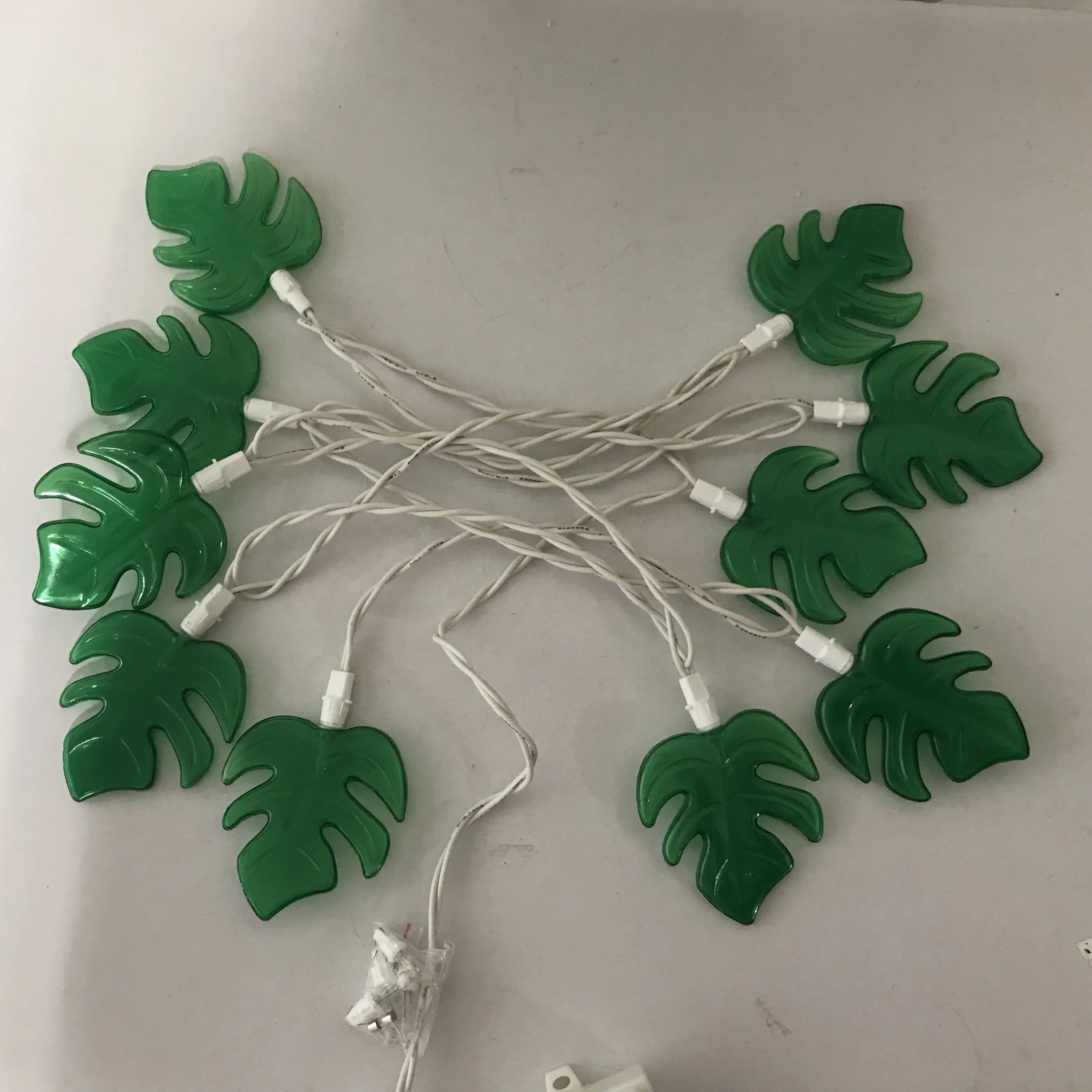 Factory Wholesale  Garden Decor Led Coconut Palm Tree Leaf Light String Fairy Outdoor Garland Green Artificial Leaf Led Lighting