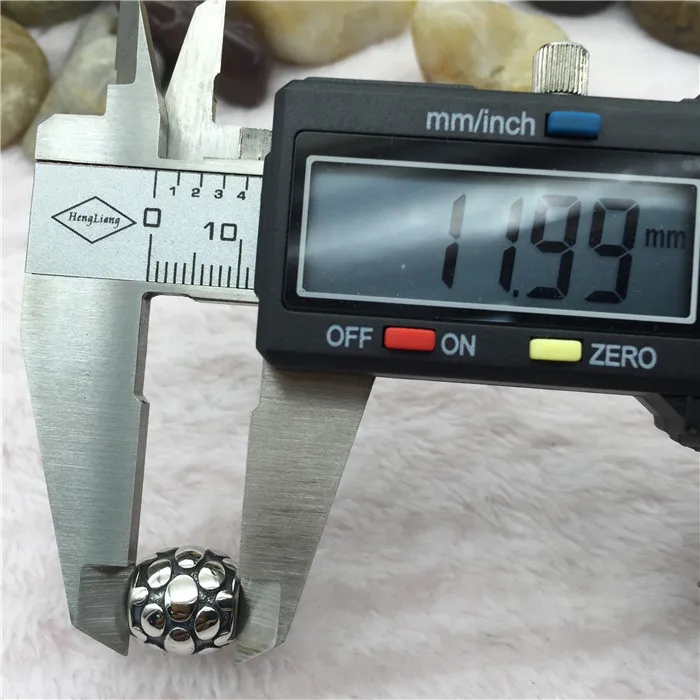 Оптовая продажа, бусины-шармы из нержавеющей стали на заказ, отверстие 6 мм, бесплатные образцы для мужских браслетов