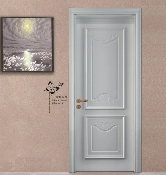 Классическая твердая деревянная дверь цвета слоновой кости в европейском стиле