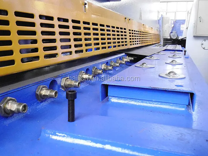 
Top Quality QC11K 8x2500mm CNC Guillotine Shearing Machine For Steel 