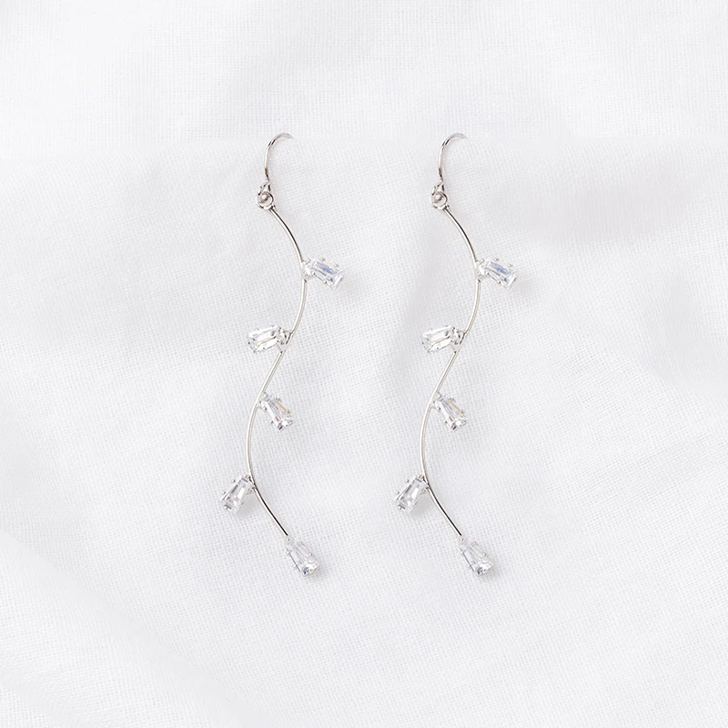
Long New Fashion Rhinestone Earrings Chandelier Leaves Vine Leaf Earrings 