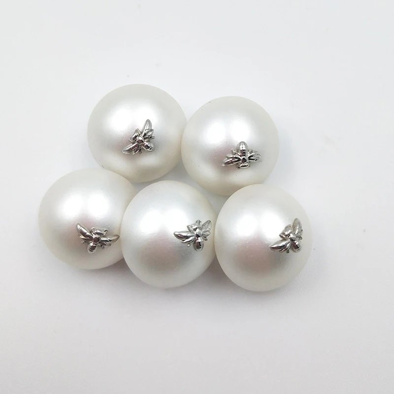 2019  Fashionable  Pearl Button with Bee Trimming for Clothing Decoration Buttons