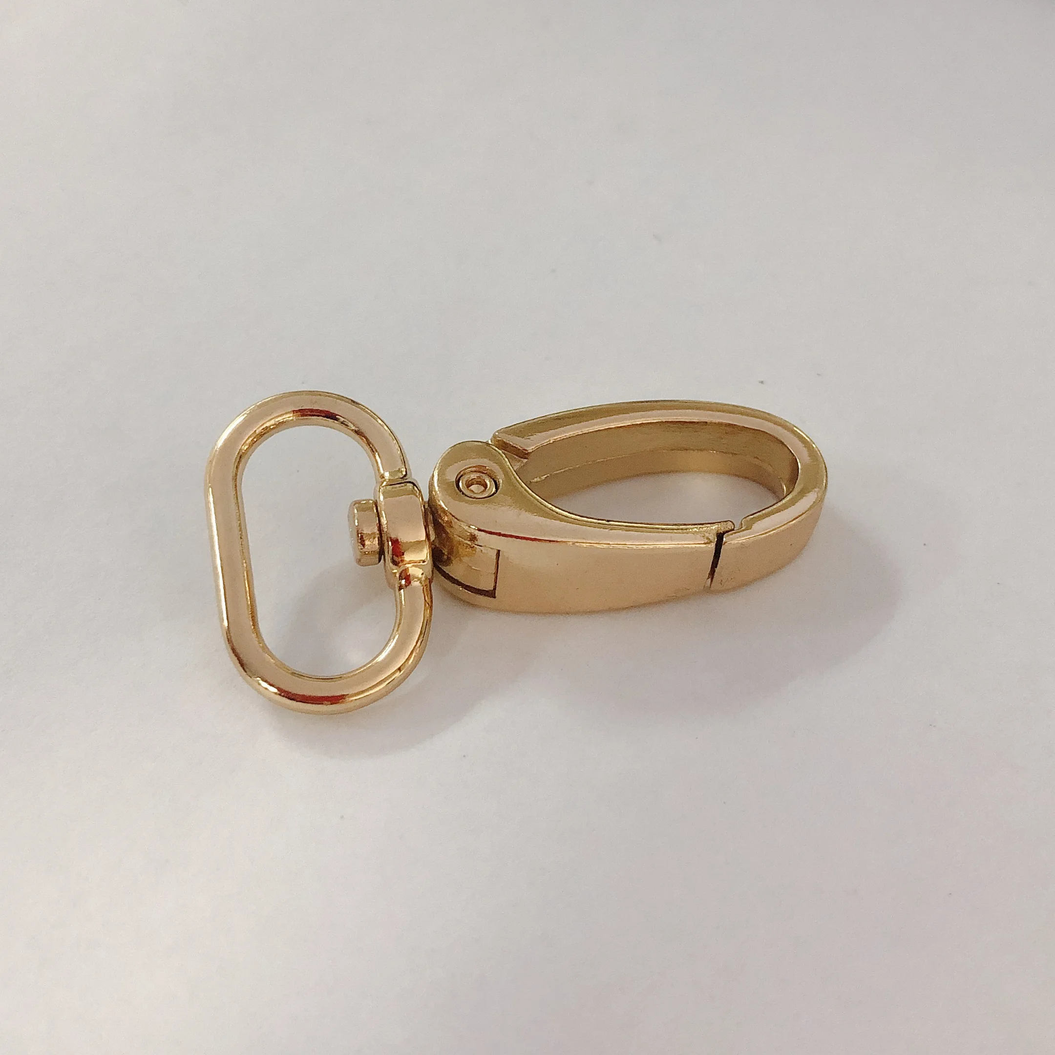 
YK 1152 China new design high quality light gold zinc alloy metal nickel free swivel snap bog hooks g hook buckle for bags 