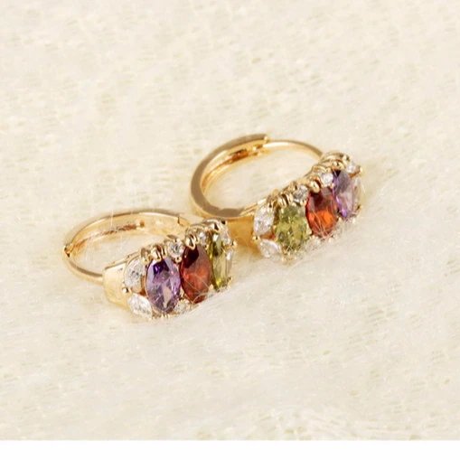 
Модные Разноцветные серьги-гвоздики с тремя камнями из циркония оптом 