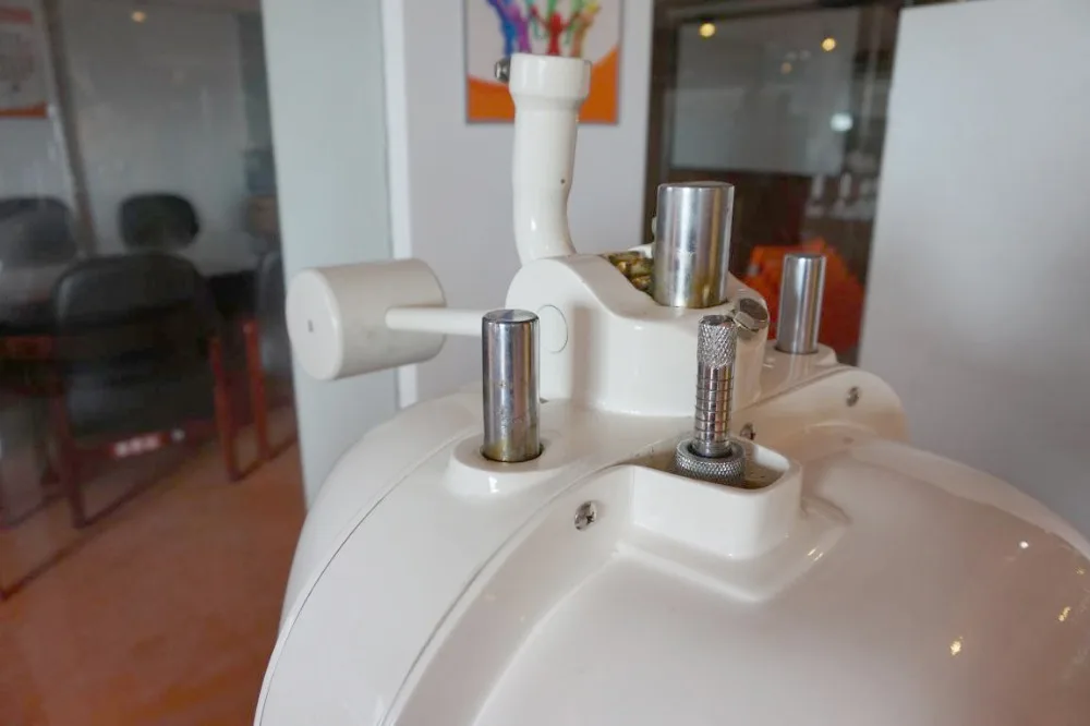 Pizzeria Using Heavy Duty Large Production Ability Dough Divider And Rounder Machine