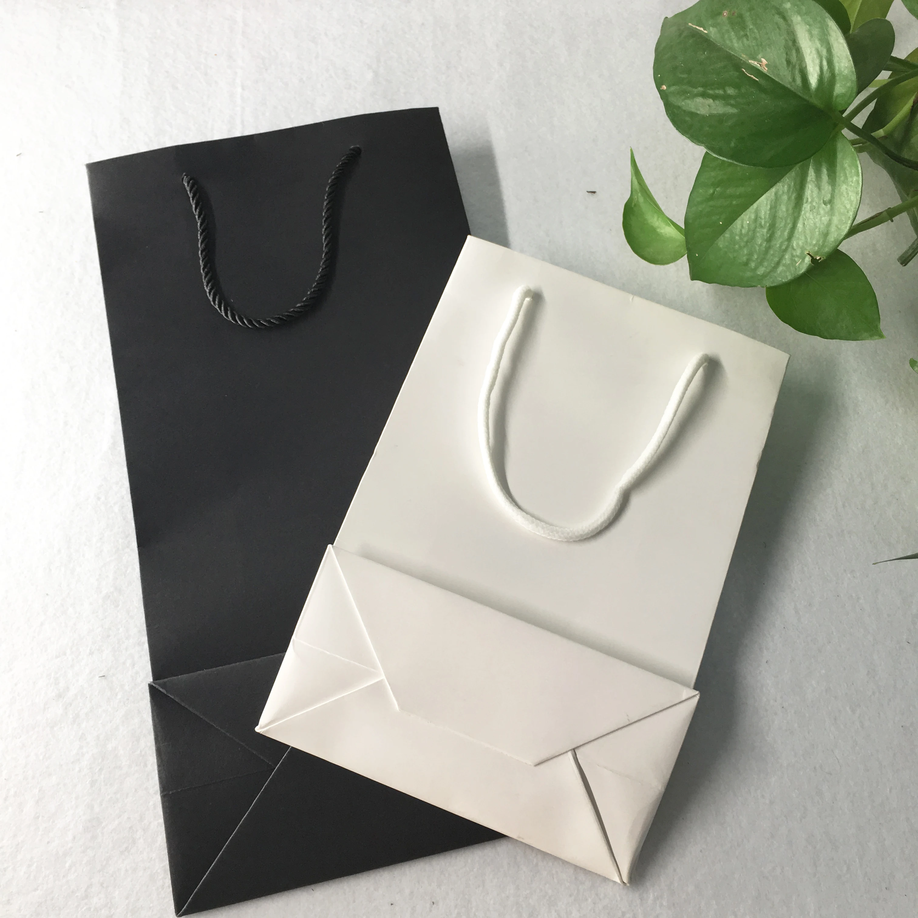 custom vertical type black/white cardboard paper bag with cotton rope