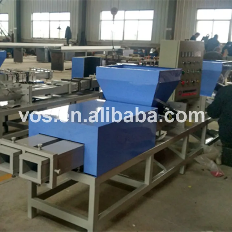 Automatic wood sawdust pallet making machine, wood shaving pallet feet hot press machine for sale
