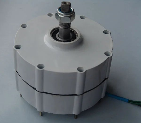 Three-phase ac permanent magnet synchronous generator