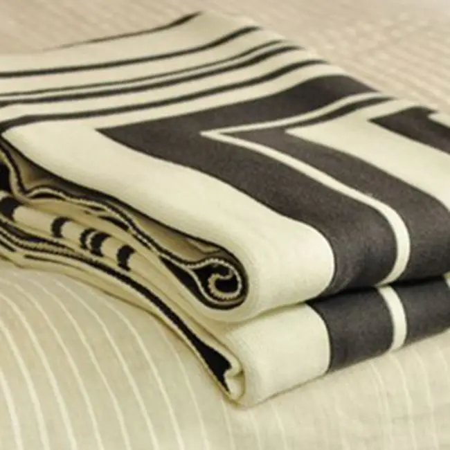 50DB46-1 100% wool cotton acrylic twin side logo jacquard knit fabric knit bed runner throw blanket