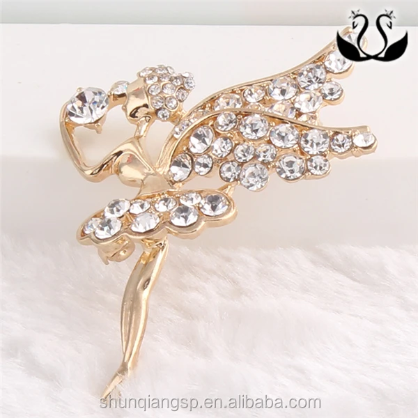 
Christmas Gift Fashion Dubai Gold Plated Metal Angle Wings Brooch 