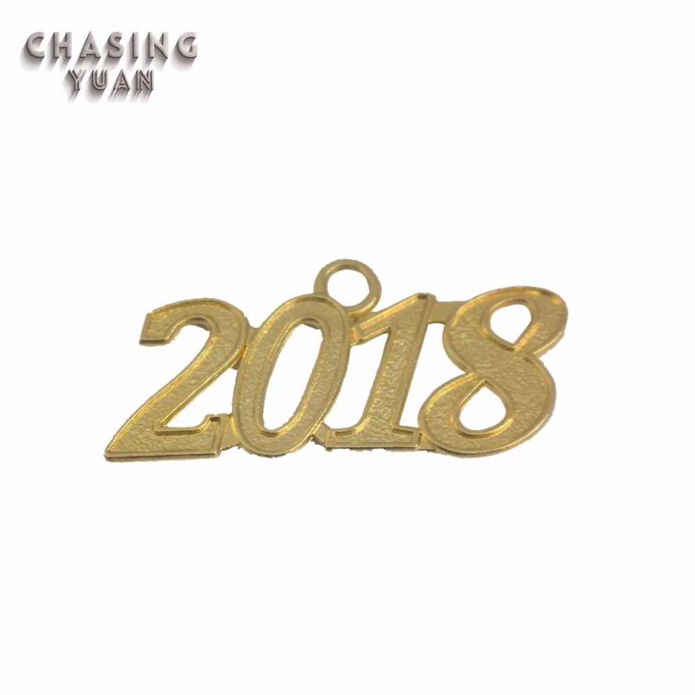 Maroon Graduation Tassel with 2018 Gold Year Tag