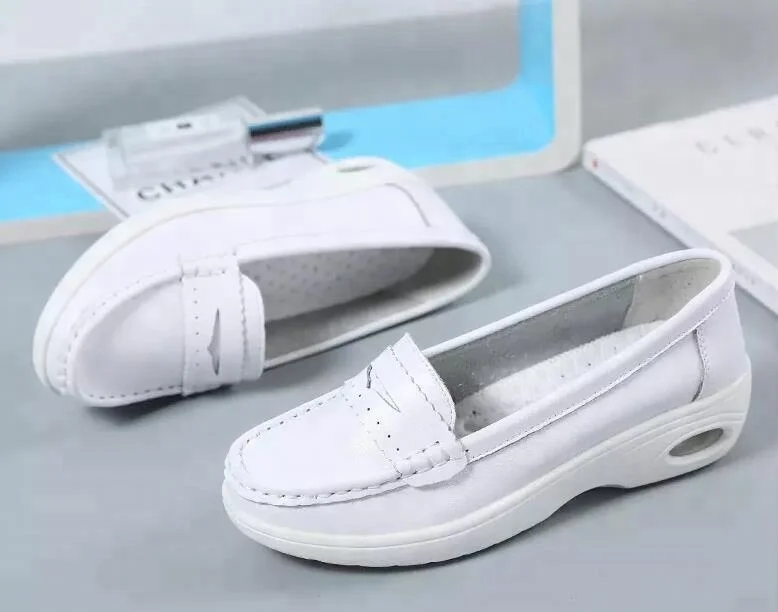 Latest style hospital comfortable white nurse clog for hospital and beauty salon
