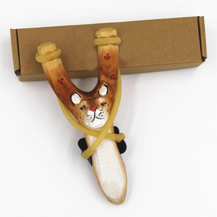 Рогатка ручной работы с резьбой по дереву в форме животного