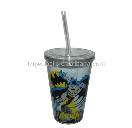 Пластиковый стакан с двойными стенками и соломинкой